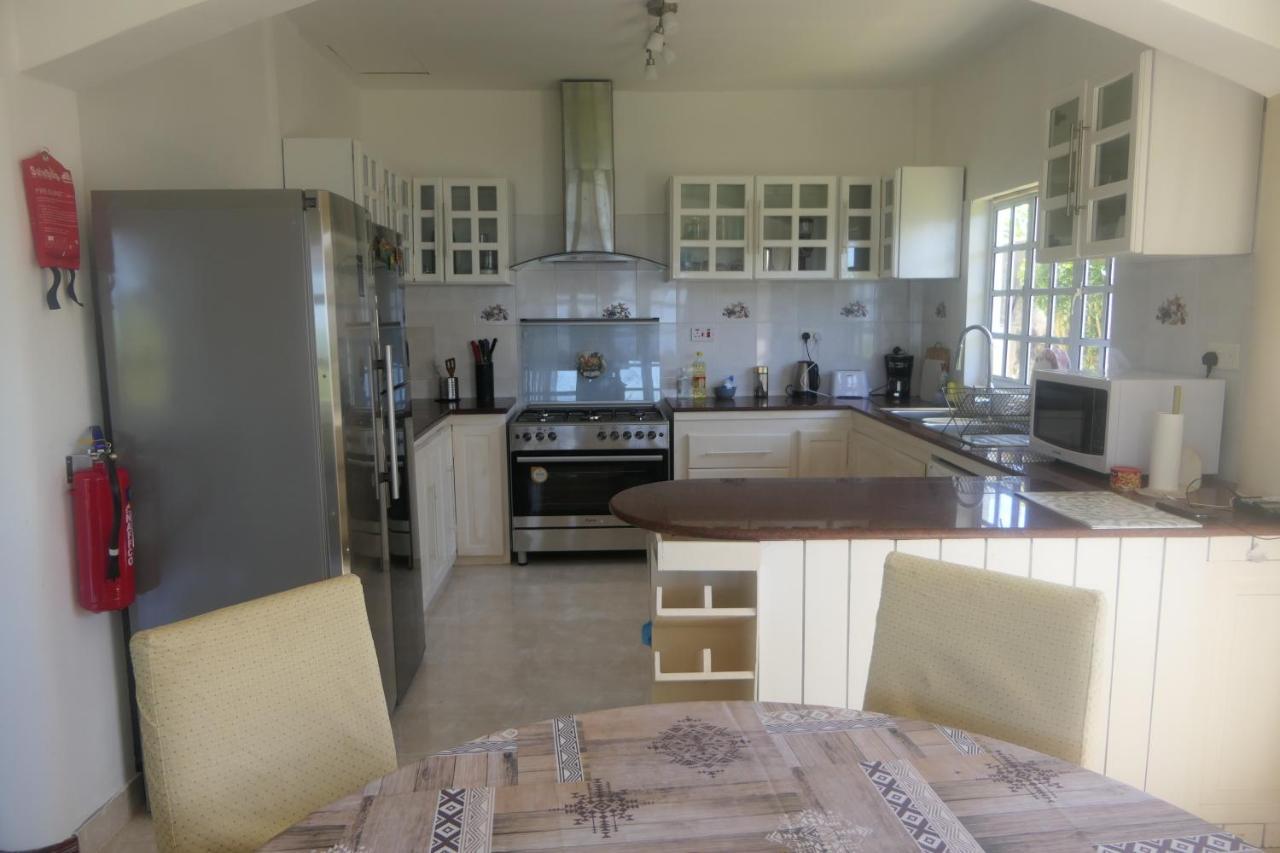 Вілла Tropical Garden Self Catering Вікторія Екстер'єр фото