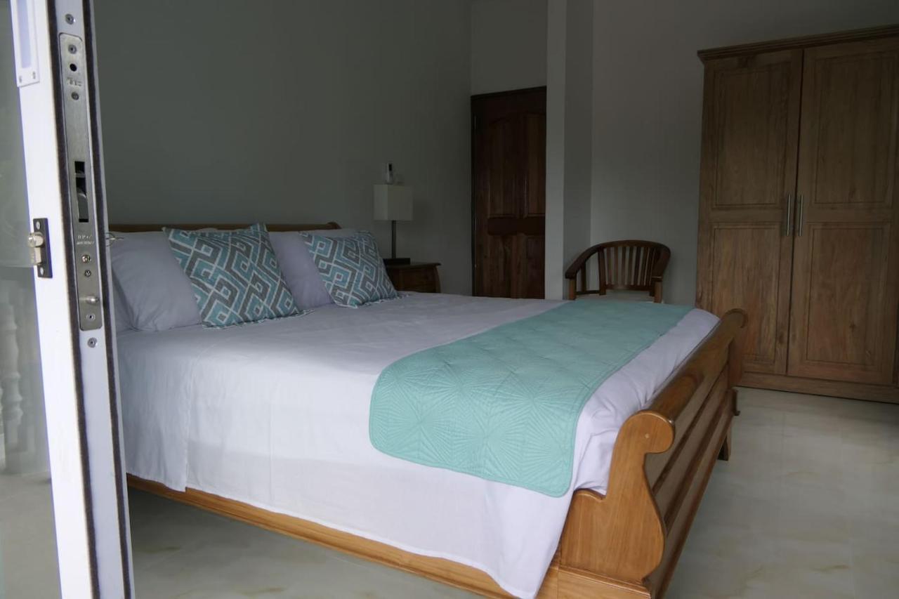 Вілла Tropical Garden Self Catering Вікторія Екстер'єр фото
