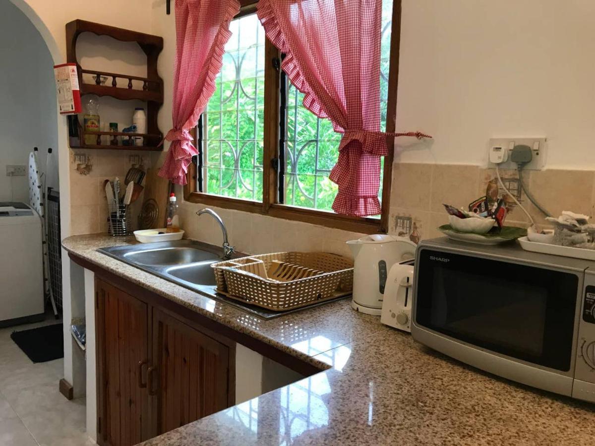 Вілла Tropical Garden Self Catering Вікторія Екстер'єр фото